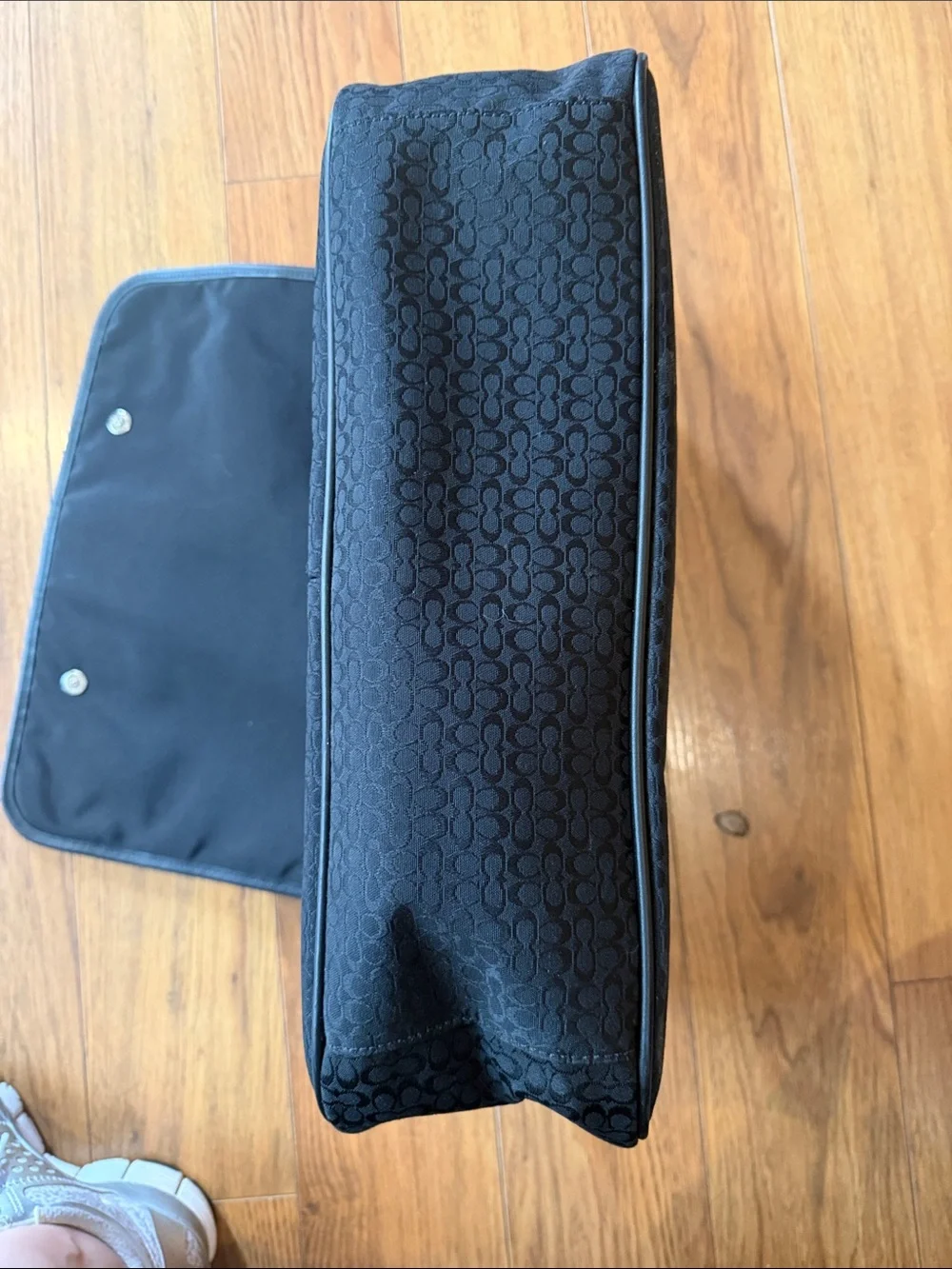 COACH women’s  Black Messenger Bag -/Briefcase Signature Canvas great condition